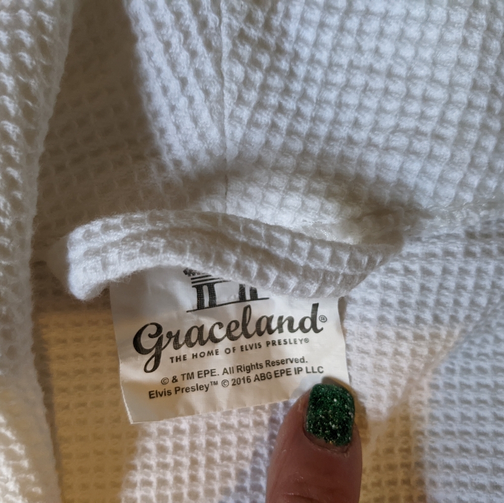 Guest House At Graceland Robe - Picture 4 of 10